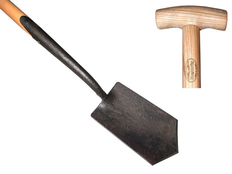 The white pointed spade gooseneck with lip with ash handle 75cm dewhite