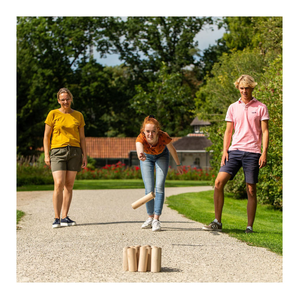 Outdoor play wooden Finnish throwing game