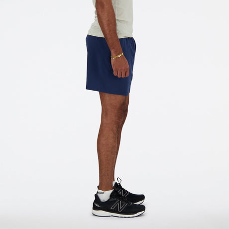 Męskie spodnie sportowe New Balance Sport Essential Short 5 - granatowe