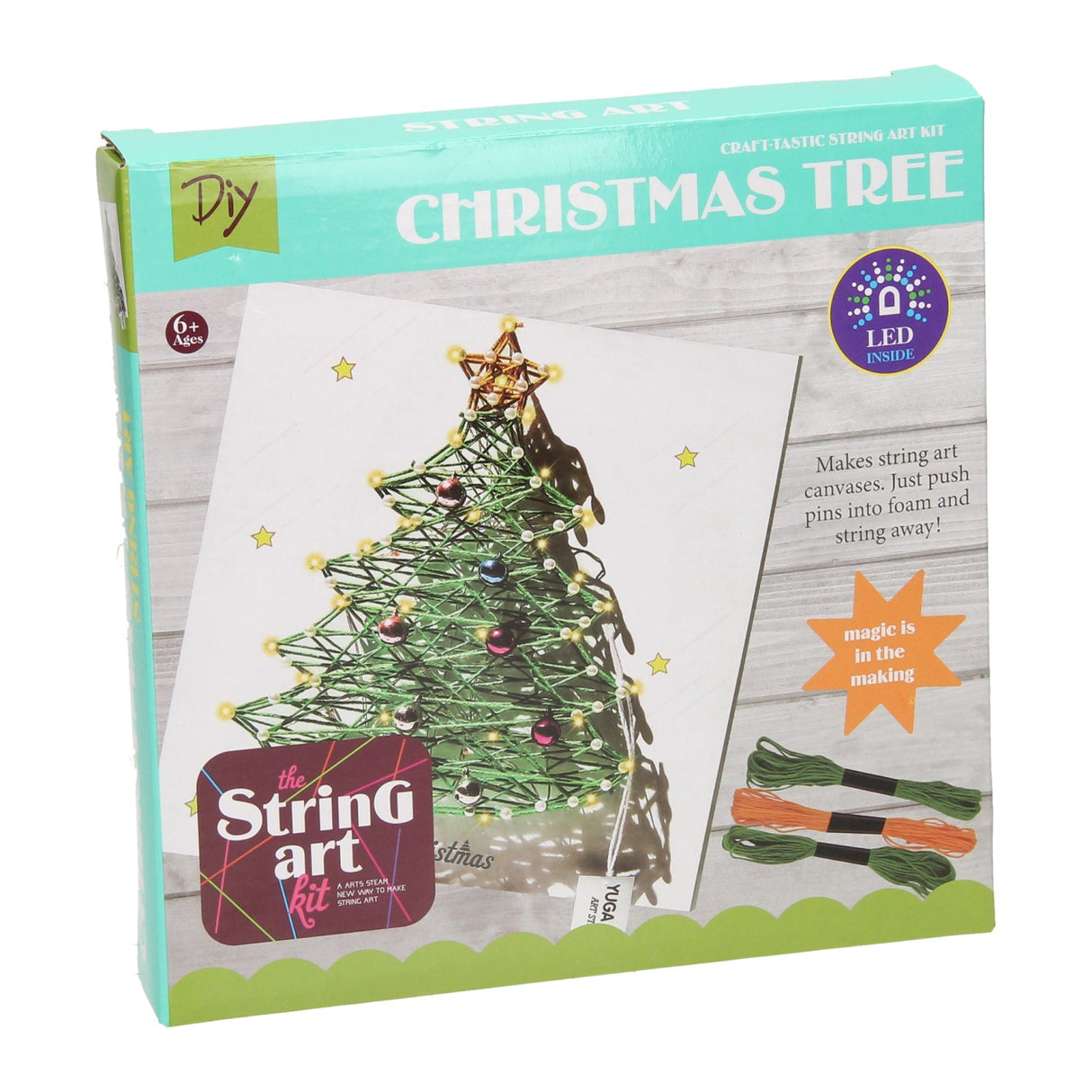 String art julgran med LED-ljus