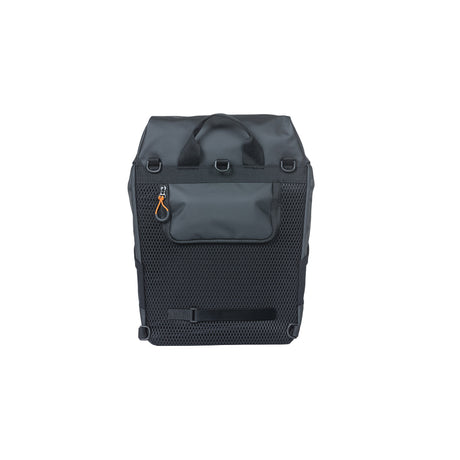 Basil Miles Tarpaulin bicycle backpack Nordlicht - Waterproof black backpack for cyclists - 17L - Unisex - Sporty - Black